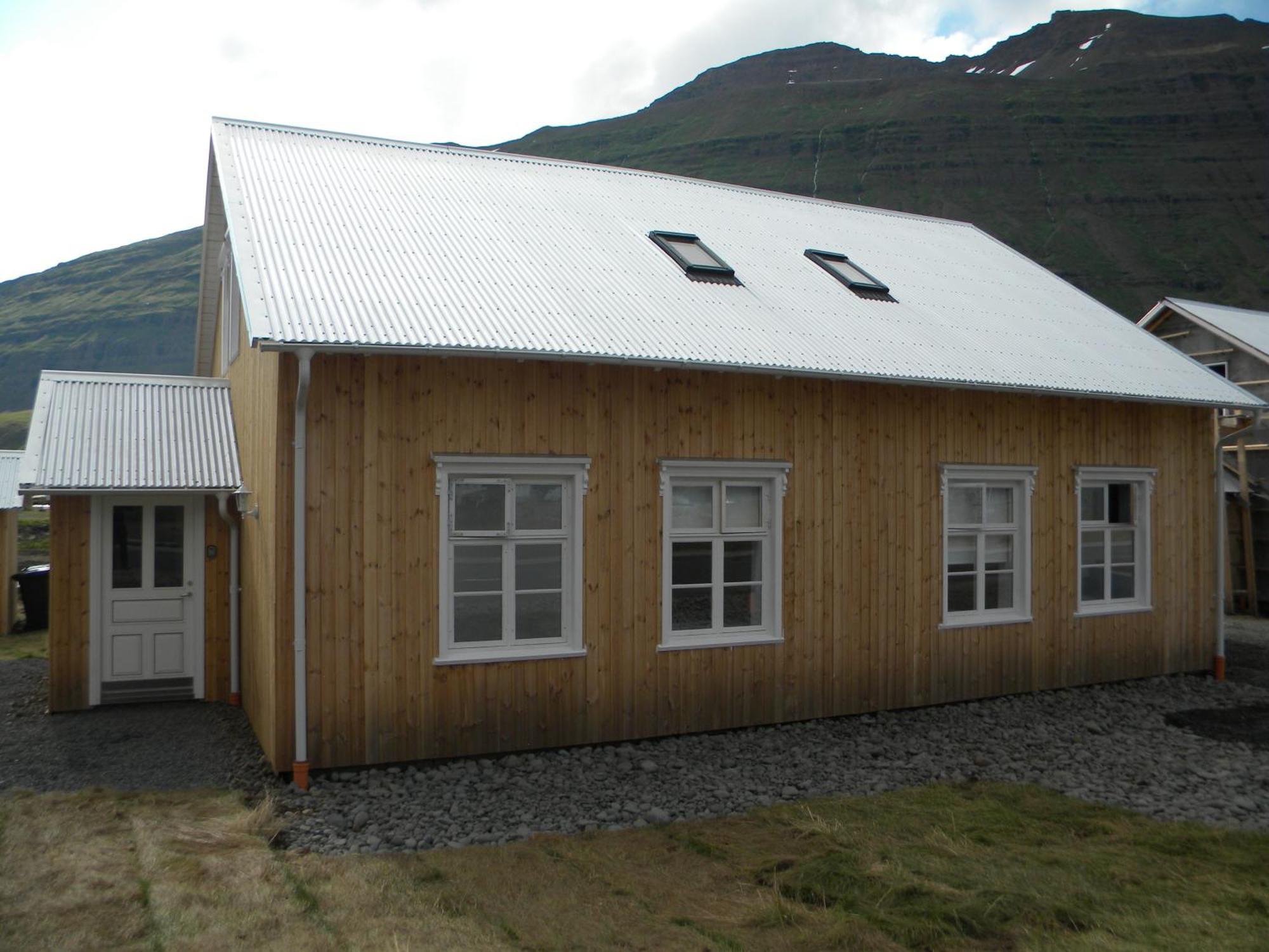 Lonsleira Apartments Seyðisfjörður الغرفة الصورة